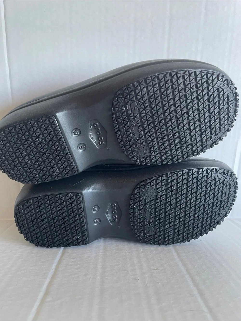 CROCS Kids Black Leopard-Print Slip-On Clogs Size 5 W